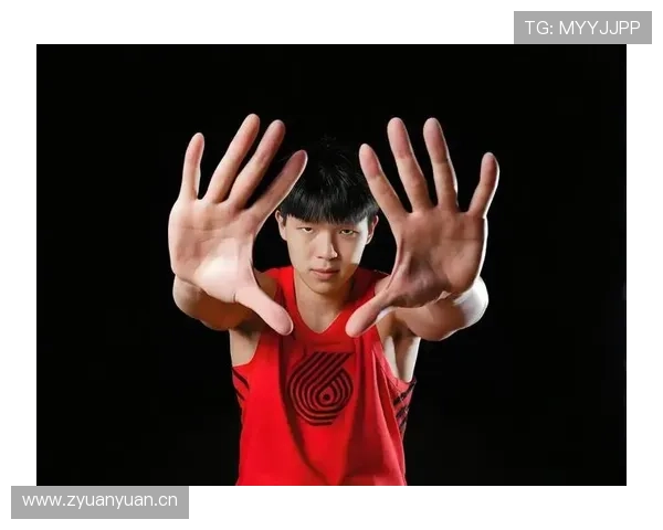 杨瀚森喝蛋白粉像喝水，一天干掉三斤牛肉