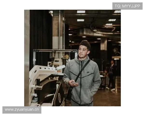 布克训练完顺手买了辆法拉利，这谁顶得住啊